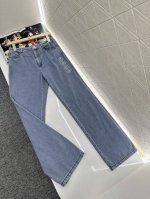 chane*2025新品上架 高腰水洗牛仔直筒裤 定制Yb斜纹棉牛仔材质 透气性佳 柔软亲肤 高腰系扣对称口袋直筒长裤剪裁 多重酵素水洗工艺处理 打造均匀浅蓝灰