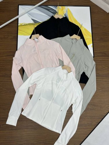 Lulu 新款冰丝防晒衣露露 Lululemon原纱小蛮腰冰感防晒衣 女款呀 它简直就是防晒界的翘楚！后背透气设计只需这一件，就能拥有防紫外线、透气等超多实用功