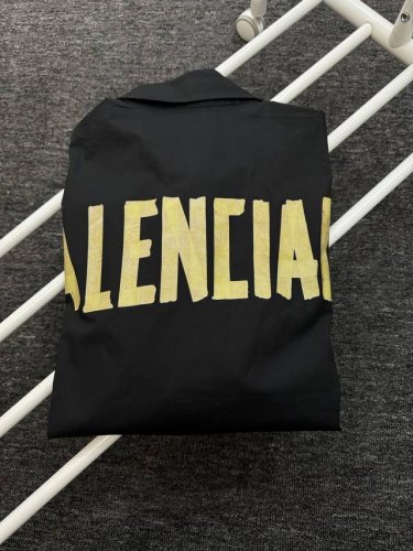 Balenciaga 巴黎世家 25Ss Blcg 经典后背黄胶带Logo印花休闲情侣长袖衬衫 轻奢主义 男女日常通勤穿搭必备单品 正确版本 随意对比 购入原版
