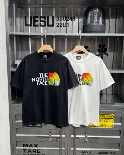 nfc防伪 顶级版本 The 北面 新款大Logo 短袖T恤 男女同款 颜色：黑色 白色 尺码：M~Xxl 货号：2Eshtm5Jk885Xxpl 高定版本，原