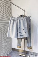 P250 E775 Mj马吉拉夏新款短裤 这款极简表达现代态度。面布63.1%棉36.9聚酯倩维 超薄复合面料 整体更显质感有力 承载创新精神， 标志性的涂珐琅