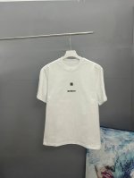 givenchy纪梵希 刺绣款 2025春夏经典圆领短袖T恤采用280克双纱精棉 衣服偏厚使整体高透气和柔软性 三标齐全 男女同款 颜色 白色 黑色 灰色 杏色