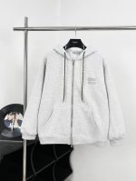 款号#M02 Miumiu. 新款贴布绣字母连帽 24新款，红色系绳点睛之笔！定制抓绒面料，衣服更加立体 ：灰色 ：S-Xl