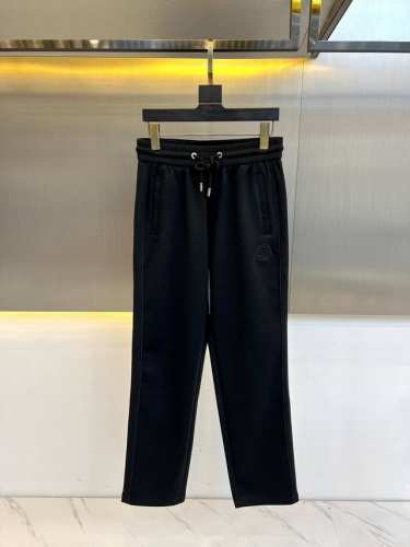 蒙口、25S新品男士抽绳运动卫裤，全新发布新款定制，细节一丝不苟，休闲运动裤作为随时随地男人都能穿搭的时尚单品之一，休闲裤简洁的设计配合高档面料，细节点缀，立体