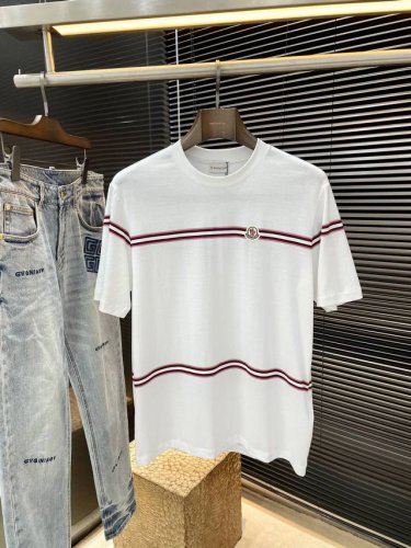 Moncher- 蒙口 系列 Vip高级定制 2025春夏季新款短袖 百搭款式 任何人都可以轻松驾驭 面料全订制 高定一等品粘纤面料 面料手感柔软 上身舒适柔软
