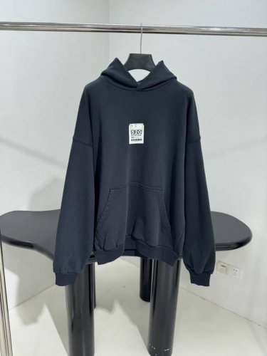 新品520限定帽兜卫衣 复古平纹布宽松版型剪裁 正面饰以Airport Tag立体贴纸 不可以斯开喔 马上要飞到你身边爱意表达方式 提前穿上节日盛装 成衣洗水高