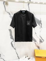 prada 普拉达 320克圆领短袖T恤 皮革拉链口袋三角标Logo设计 官方同步 1:1原版开模 时尚个性 百搭潮流 纯原品质 原版洗水面料 吊牌 领标 颜色