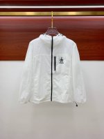 新品 普拉达渠道精品.2025Ss春夏新款运动服夹克防嗮服外套！防嗮衣经典之余增添了与时俱进的时尚感,型男靓女的最佳选择.新型轻量绢丝纤维尼龙面料,轻盈透气,绗