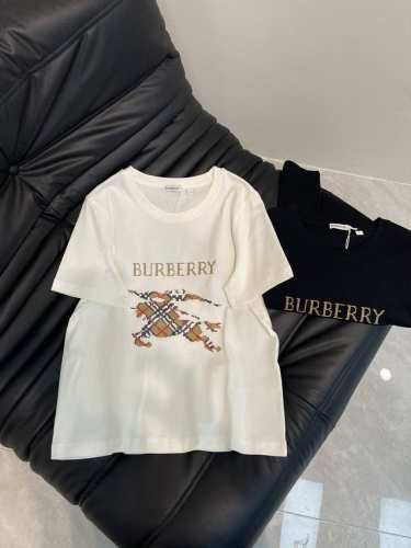 Burr*25限定系列新品刺绣短袖T恤 精致常规版型上身巨显瘦！ 定制最新撞色刺绣 低调奢华！ 时髦精必备单品解锁所有穿搭！ 认准我家品质！经典单品时髦又高级
