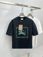 Burb 2025春夏新款首发专柜最新款短袖圆领T恤 高端订制 设计前卫时尚 品牌Logo重工艺设计 高端定制280克面料.手感柔软.穿着舒适.专柜级别精致车线
