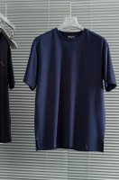 Loro piana2025Ss春夏新品圆领T恤#精选进口定织100%丝光纯棉面料，质地也密实细腻，柔软挺阔有型、透气舒适。属于夏天穿着非常适合的一个厚度，拥有