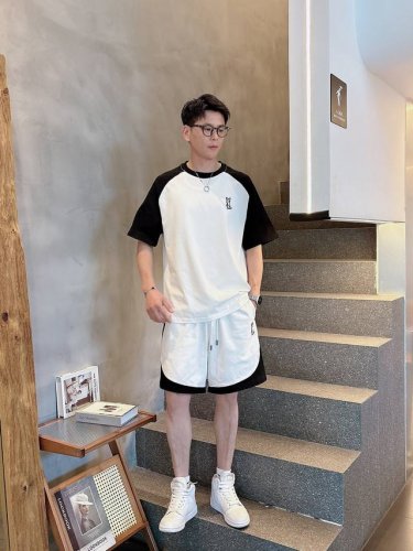 品牌 Ysl 圣罗兰 2025圆领短袖短裤套装 纯棉面料上身不会闷热，爽滑舒适的亲肤效果更加透气，面料自带肌理感 经典徽标工艺 独有的角度全新演绎 时尚百搭首选