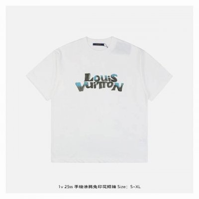 lv 25Ss 手绘涂鸦兔印花短袖 面料采用 克重精梳棉，定制32支1*1螺纹，成衣两遍水洗处理，面料舒适亲肤无异感，定制定染面料，纺织密度高，垂感佳，不易变形