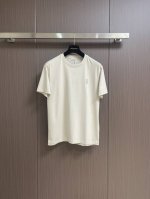 burberry 2025Ss圆领Logo仔章短袖T恤，一年四季可穿 面料采用原版订制新疆精疏长绒棉 压肤感觉超舒服，非常重磅且有质感，自然随性的可以展现出着装