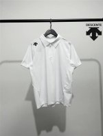迪桑特Descente短袖Polo衫速干专柜同款短袖！半拉链黑色小标Polo衫！ 面料采用可隆速干透气面料！上身透气速干！特别舒服！ 领子采用了科德宝压胶工艺！