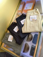 杰尼亚 2670春夏新品 专柜有售 实体店极品休闲裤专柜原版1:1好货，适合各个年龄段。市场最高版本的欧洲进口面料。舒适柔软亲肤，上身效果超级棒时尚百搭，笔挺有