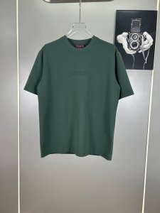 高端原版规格版本 古驰 Gucci 小Logo刺绣字母短袖T恤 新款短袖 采用磨破水洗工艺 细节无法挑剔，极具档次感与奢华辨识度！三标齐全 版型属于休闲宽松小落