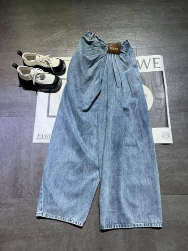 pp Loew*罗意威25Ss新款不规则褶皱高腰高级感牛仔裤出货，炸裂款，超级无敌难做，买了原版都复了三次版才审核过关，设计师的脑袋太讲究了，杨幂同款，独家高版