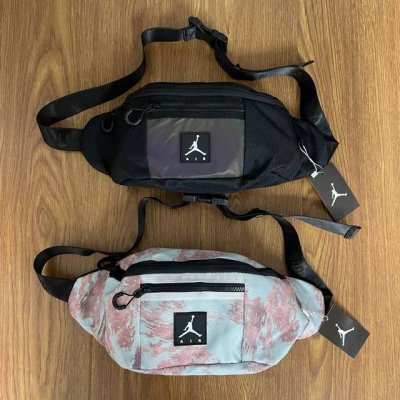Air Jordan Aj乔丹皮标大Logo涂鸦镭射单肩包腰包胸包斜挎包 男女同款情侣款 让工装系列背包 诠释属于你的风格定义 你的背包你做主 时尚大Logo