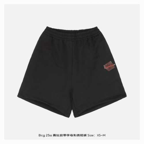 balenciaga 巴黎世家 25Ss 撕扯胶带字母刺绣短裤 采用定制高支纯棉 经预缩水处理确保洗后稳定性 克重达500G M2 洗涤后实测 赋予短裤重磅垂感