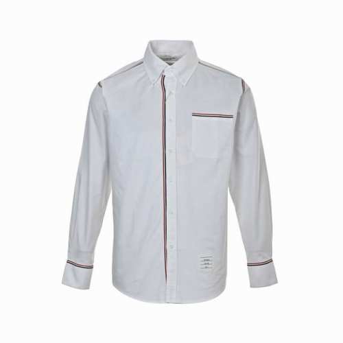 Thom Browne 汤姆布朗 25Ss 三色织带衬衫 衣身为定制16S双纱牛津纺，纽扣采用珍贵的贝壳扣，成衣水洗微做皱处理，经典三色织带，做工难度在于织带，