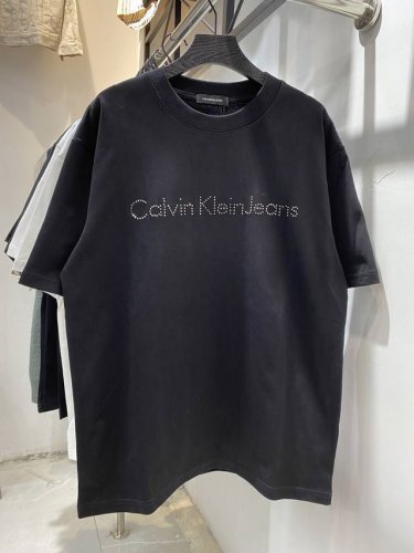 款号：Zmr34# Ck Calvin Klein简约字母黑钻短袖T恤 正儿八经270克纯棉双砂面料 所有面料均已提前做过缩水 品质第一 所见即所得 不会洗一次