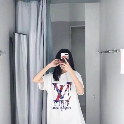 lv油画限定系列专柜款数码直喷复古情侣 印花短袖T落肩袖 重磅280G精梳棉材质 透气舒适 版型宽松 进口外贸级专柜印花，随意搓洗不褪色不变形。 正常洗涤即可，
