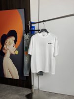 Miumiu2025夏季新品短袖T恤，一比一原版印花.三标齐 ！简约百搭款。纯棉面料.穿着透气舒适！黑白两色 微阔版型.男女同款！码数：M-Xxl M码可以穿到