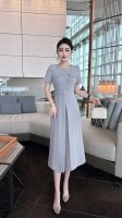 多扣简约连衣裙；颜色：灰色、粉色、藏蓝色；尺码S、M、L、Xl、Xxl 3Xl；