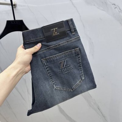 Zegna 杰尼亚 高端定制、2025早春薄款最新款牛仔裤 柜台同步发售 小直筒版型，进口固色面料 原版定制复刻 客供五金辅料 原单品质 重工洗水 做工走线精细