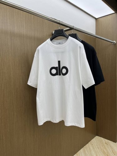 新品 Alo 2540Fw春夏新品圆领打底外穿T恤 立体感Logo微廓形半袖活性纯棉打底T恤 棉 手感面糯有骨感 柔而有韧性 工艺处理 韧性和抗皱性能得到大幅度