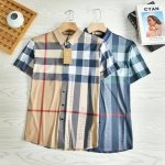 批 颜色：藏青色 卡其色 尺码：M L Xl 2Xl 3Xl 无痕剪裁！时尚演绎！ 2025夏季新款博柏利 Burberry 清凉天丝短袖衬衫！经典竖条格纹，字