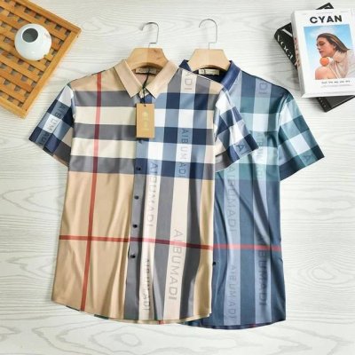 批 颜色：藏青色 卡其色 尺码：M L Xl 2Xl 3Xl 无痕剪裁！时尚演绎！ 2025夏季新款博柏利 Burberry 清凉天丝短袖衬衫！经典竖条格纹，字