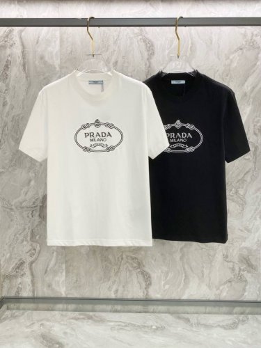 普拉达2025夏季新款短袖T恤，特色的刺绣加贴珠工艺，个性艺术系列全网独家首发 百搭款细节处理完美240克纯棉面料十分精致 原版面料 网红明星同款高版本 高品质