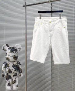 范思哲 2025Ss春夏新款原单专柜休闲短裤，奢华经典品牌原版Logo配饰 专柜热销款 身穿着非常舒适 低调不失奢华 穿出去非常有档次 裤型款式和裁剪亦无需多言