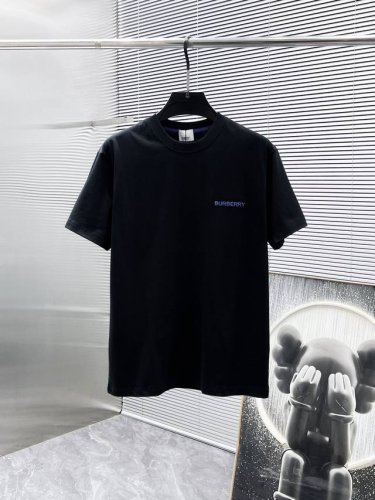 巴宝莉 Burberry 2025新款 圆领 短袖 T恤 ，高端版本！专柜定制面料 透气舒适度高，细节无可挑剔，品牌元素设计理念，体现高品质。手感细腻柔软！呈现