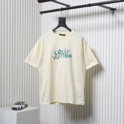 louis Vuitton 路易威登 24Ss 小蓝花刺绣字母短袖面料采用230克重精梳棉，定制32支1*1螺纹，成衣两遍水洗处理，面料舒适亲肤无异感，定制定染