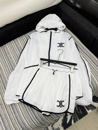爆款现货 原单品质 Celin* 25春夏新品防晒衣套装 高端定制戴帽印花外套 搭配松紧腰短裤 极简主义风法式优雅的慵懒风 休闲又时髦 立体剪裁版版型可甜可盐减