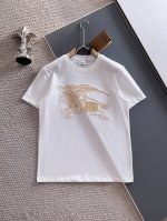巴宝莉 2025春夏新款男女同款短袖T恤，！定制专属面料，定制原版工艺螺纹，胸前重工字母Logo工艺设计！简约大方，从容百搭，档次极高，完美融入时尚还有风情感一