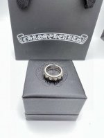 Chrome Hearts克罗心开口戒指，复古黑环十字花。 玩酷必备单品。无敌细节，看实拍！ 顶级泰银工艺！别具一格的质感和色泽，使首饰粗犷而古朴。经过特殊处理