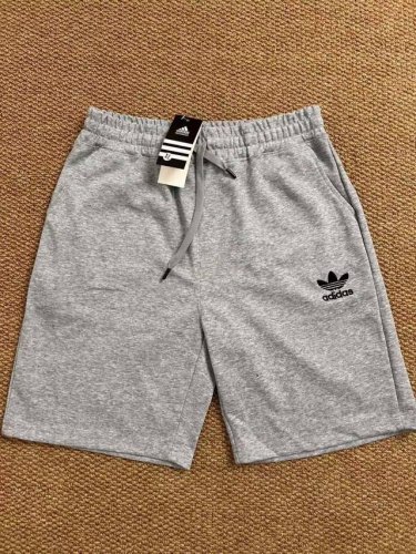 adidas 阿迪三叶草夏季最新款基础五分休闲短裤 采用重磅华棉面料，触感柔和、垂感强，穿着体验感好 4-5级水洗色牢度不易褪色 面料采用水洗印染工艺 水洗不褪