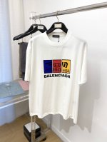 巴黎世家 2025最新款短袖T恤 帅气时尚 胸前顶级印胶图案字母Logo 简约百搭款 面料棉 不仅挺括 保持潮流的廓形 又穿着舒适 纱织更细腻 码数S-Xxl