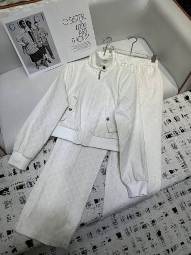 Gcuui 新款套装 提花面料 时髦低调气质又奢华高级！版型百搭不挑人，做工品质看细节。白富美必入！强烈推荐 高品质 尺码 Sml