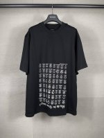 实拍图 顶级版本.官网品质 Balenci*Ga 巴黎.Ss25最新款笑脸集合印花洗水做旧磨烂短袖T恤.成衣多位做旧磨烂 。砖柜同步.第一时间正品研制，欢印对比
