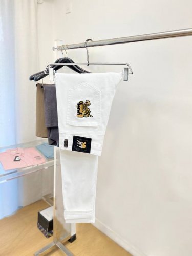 巴宝莉 2025官网高端新品原单少数帅爆休闲裤，百分百原单 百搭神器！今年最新流行的风格设计款式，剪裁设计挺拔有型！低调不失奢华 超有Feel上身精致跃然，简单