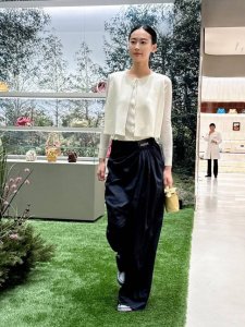 25Ssloewe褶皱Yb定制西服裤Sml 290 黑