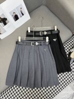 prad* 25Ss新款压褶半身裙 经典三角标装饰 搭配腰带 版型超好 高品质 两色三码Smla807