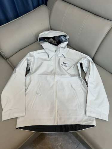 始祖鸟' GORE-TEX Jacket-Men's始祖鸟户外防水硬壳冲锋衣机能风拉链夹克 整件采用高温无缝压胶工艺 袖口压胶定位相拼 下摆双层透气防水格子面料