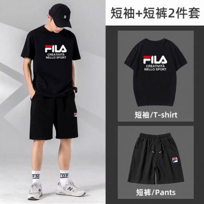 fila 斐乐新款短袖短裤运动套装！百搭不挑人！ 本款T恤采用纯棉面料！吸汗透气，贴身柔软！ 腰部松紧带抽绳，拉链口袋，运动時候可以放手机钥匙，非常方便！ 上身