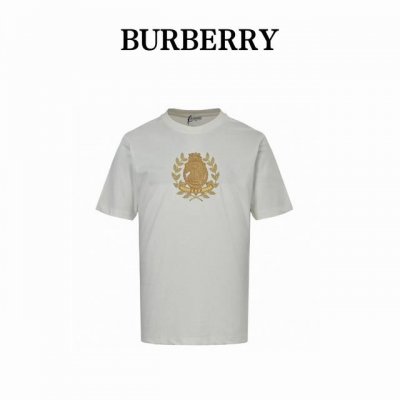 Burberry 巴宝莉 橡树叶盾牌徽标刺绣短袖 巴宝莉 25Ss新款T 恤衫，选用平织棉面料打造，装饰金属感徽章刺绣。融入 B 字型盾牌和橡树叶花环元素，巧妙